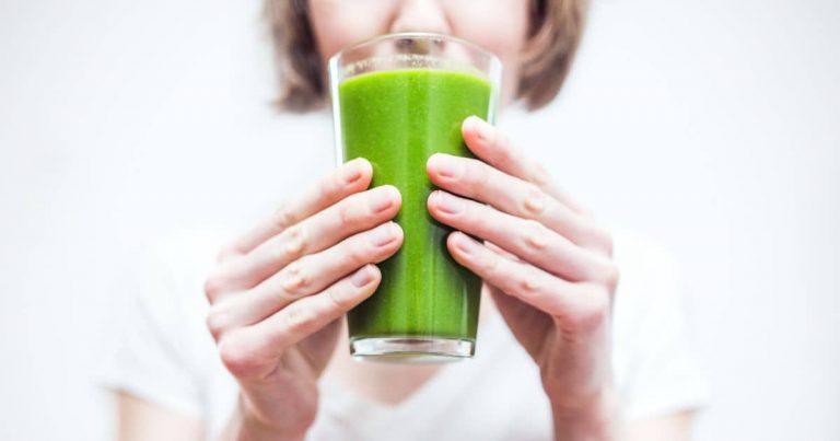 Green Smoothies: 5 Powerful Reasons Why Women Everywhere are Turning to Them for Weight Loss, Energy Boost, and Anti-Aging Benefits