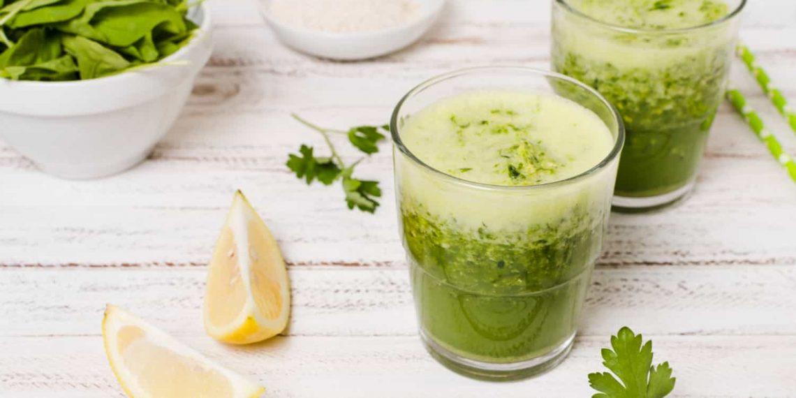 Green smoothie with lemon and spinach for fatty liver detox