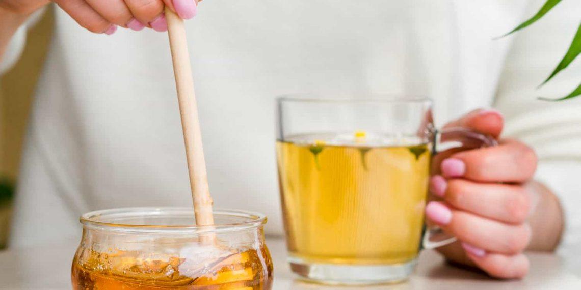 Herbal teas and water for hydration – natural ways to prevent UTIs