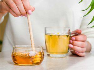 Herbal teas and water for hydration – natural ways to prevent UTIs