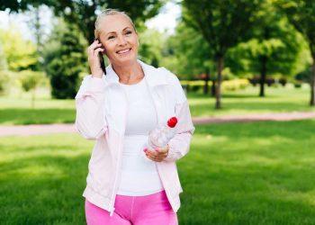 Woman jogging at sunrise to lose weight fast naturally and permanently