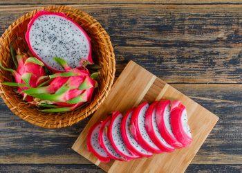 Freshly sliced dragon fruit showing powerful dragon fruit benefits