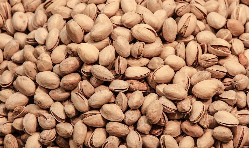 10 Fiber-Rich Snacks That Taste Amazing and Satisfy