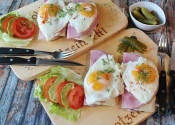 10 Foods That Naturally Curb Your Hunger Fast