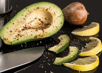 10 Irresistible Snacks That Boost Fat Loss Efforts