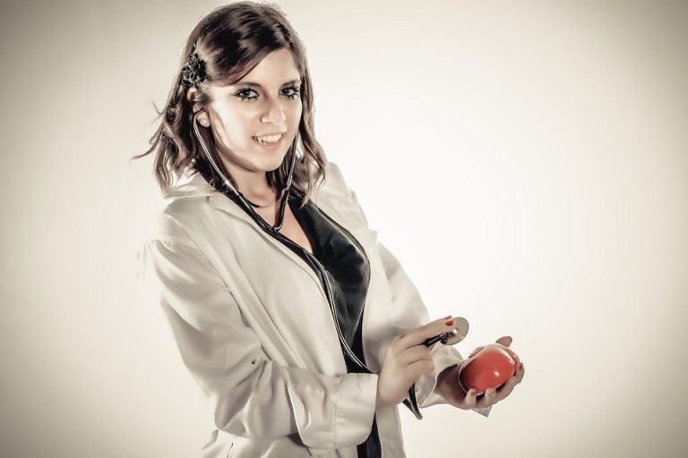 7 Holistic Habits Every Woman Should Embrace Today