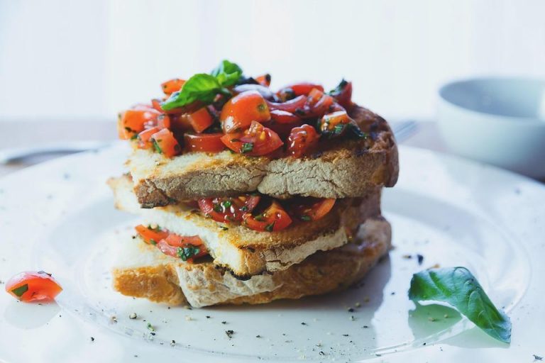 7 Irresistible Mediterranean Dishes for Healthy Living
