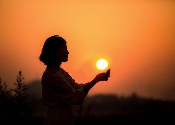 7 Natural Remedies to Ease Your PMS Symptoms Fast