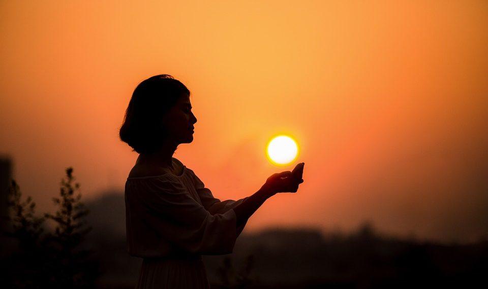 7 Natural Remedies to Ease Your PMS Symptoms Fast