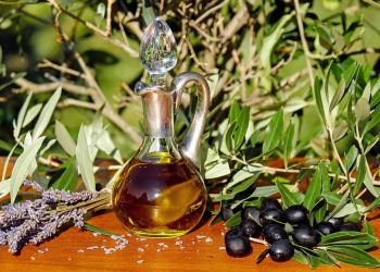 7 Surprising Benefits of Moringa Oil You Need to Know