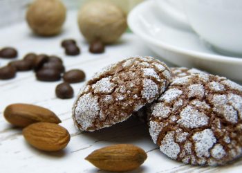 Crinkle cookies with almonds and coffee beans.