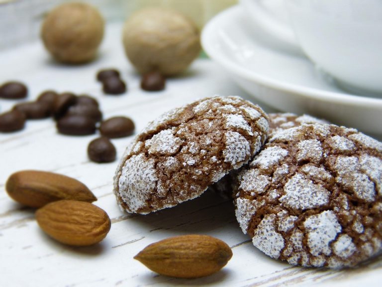 Crinkle cookies with almonds and coffee beans.