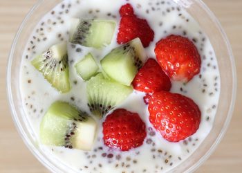 Kiwi and strawberries with chia seeds in yogurt.