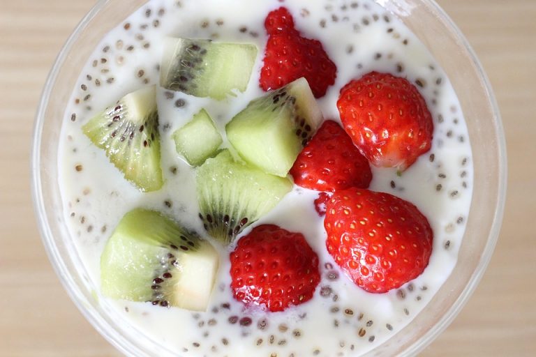 Kiwi and strawberries with chia seeds in yogurt.