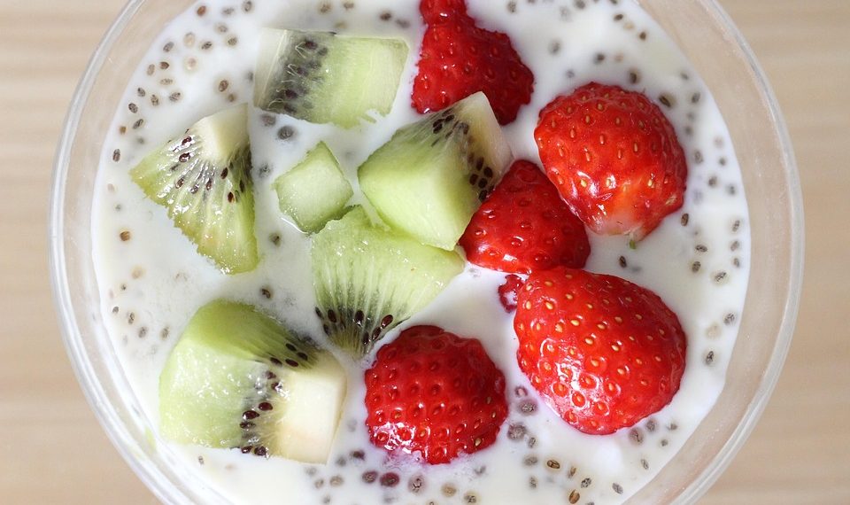 Kiwi and strawberries with chia seeds in yogurt.