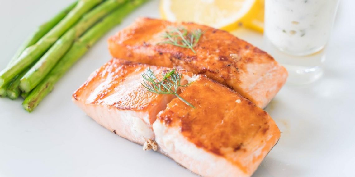 Grilled salmon with asparagus and lemon sauce.