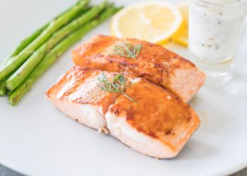 Grilled salmon with asparagus and lemon sauce.