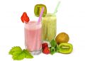 Strawberry and kiwi smoothies with fresh fruits.