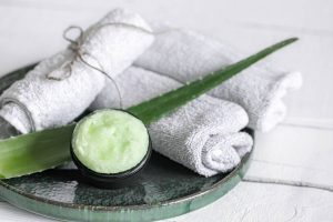 Aloe scrub with towels on spa tray