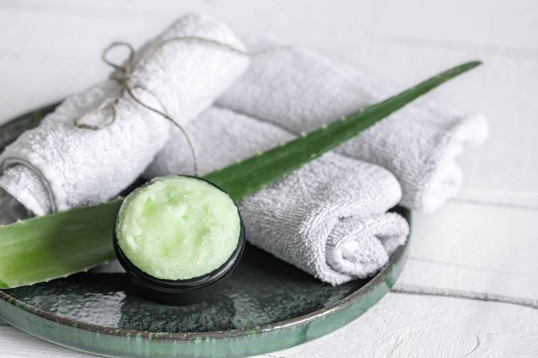Aloe scrub with towels on spa tray
